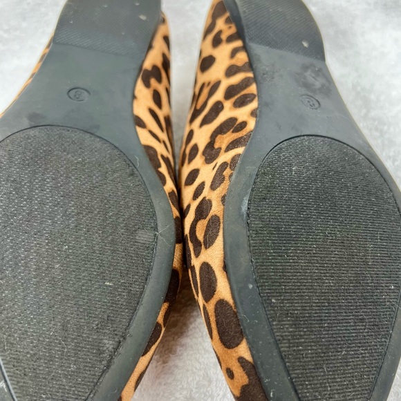 CComfort, size 8, animal print flat with gold chain accent - Picture 3 of 4